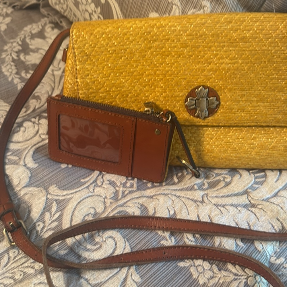 Patricia Nash Gold Woven Leather Crossbody purse Including a license holder - Picture 8 of 9